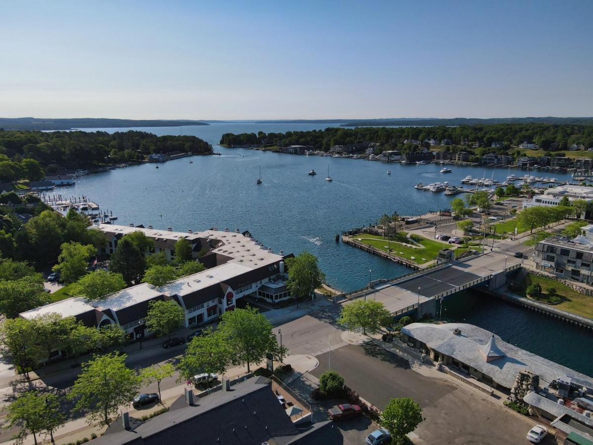 105 Edgewater Inn 샤를부아 외부 사진